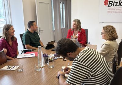 Kongresurako data erreserbatu: "Garapen komunitarioa eta gizarte-kohesioa, aitortzen eta ahalduntzen dituzten harremanak. Jakintzen eta praktiken arteko elkarrizketa bakardadearen aurrean".